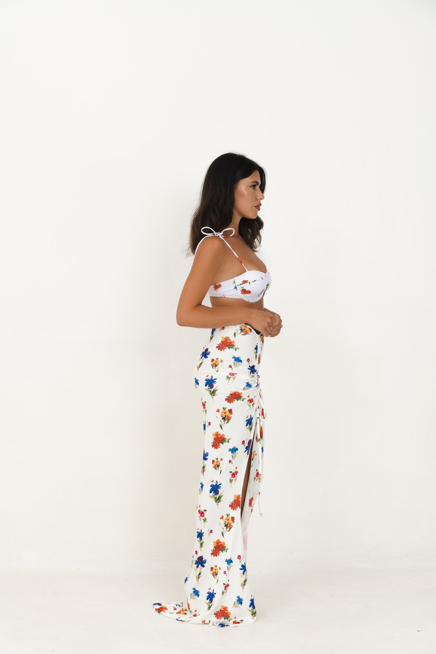 GONNA MUJER NARCISO